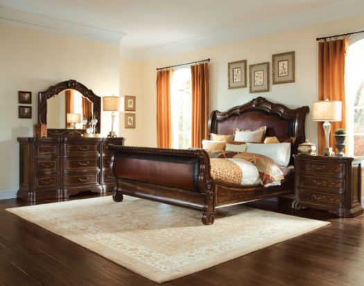 Valencia Eastern King Upholstered Sleigh Bed