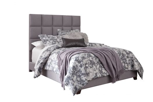 Dolante Queen Upholstered Bed