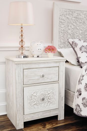 Paxberry Nightstand