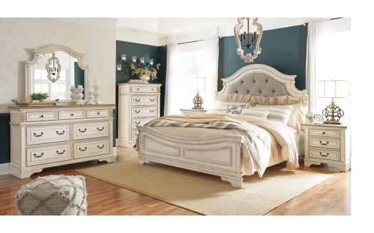 Realyn Queen Bedroom Set