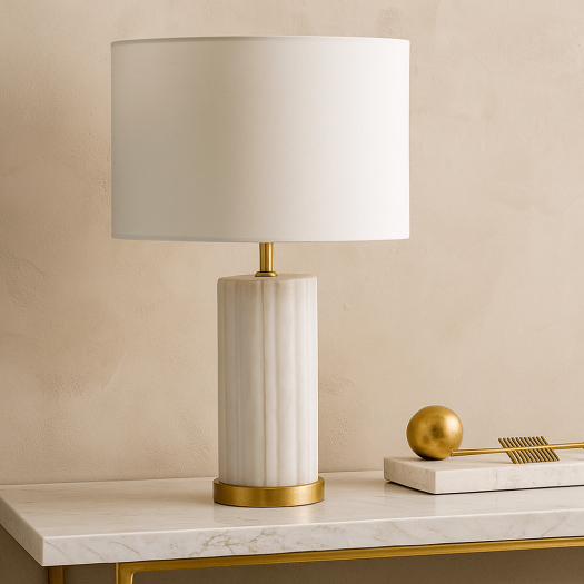 TABLE LAMP W / SHADE
